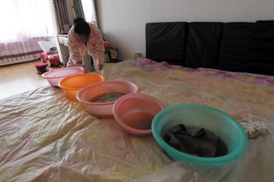 封开楼上漏水，住户失联，小区没物管，业主维权难！律师来支招……
